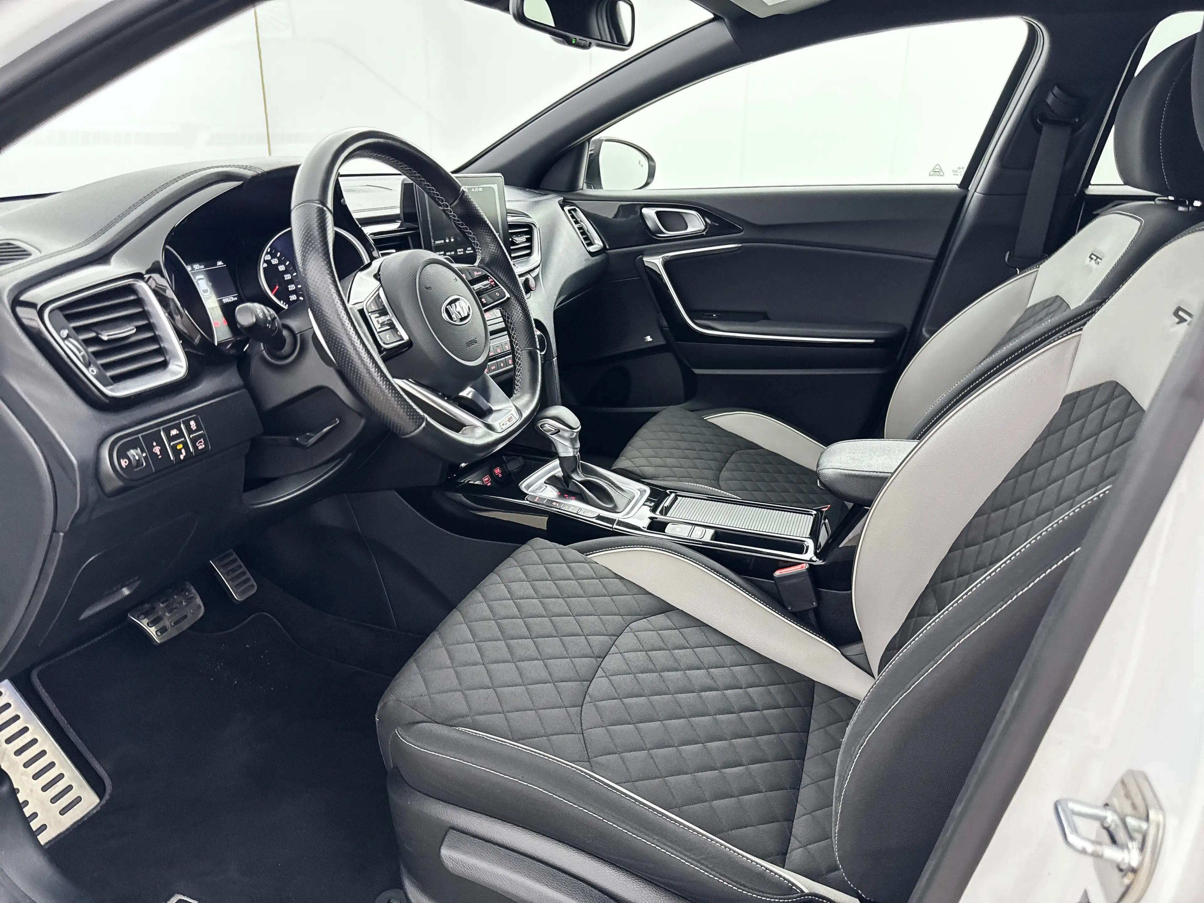 Kia ProCeed / pro_cee'd 1.4 T-GDI GT Line | 18" | Sportstoelen | JBL Audio — photo 21