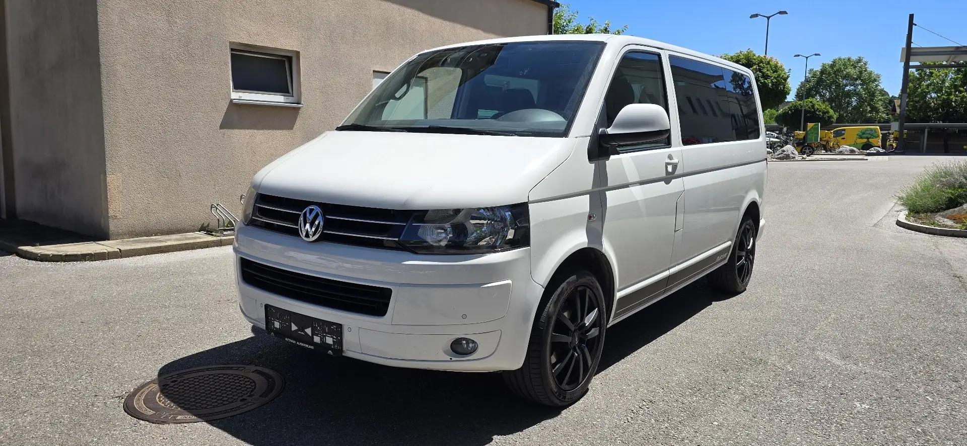 Volkswagen T5 Multivan Startline 2,0 BMTTDI D-PF Weiß - 1