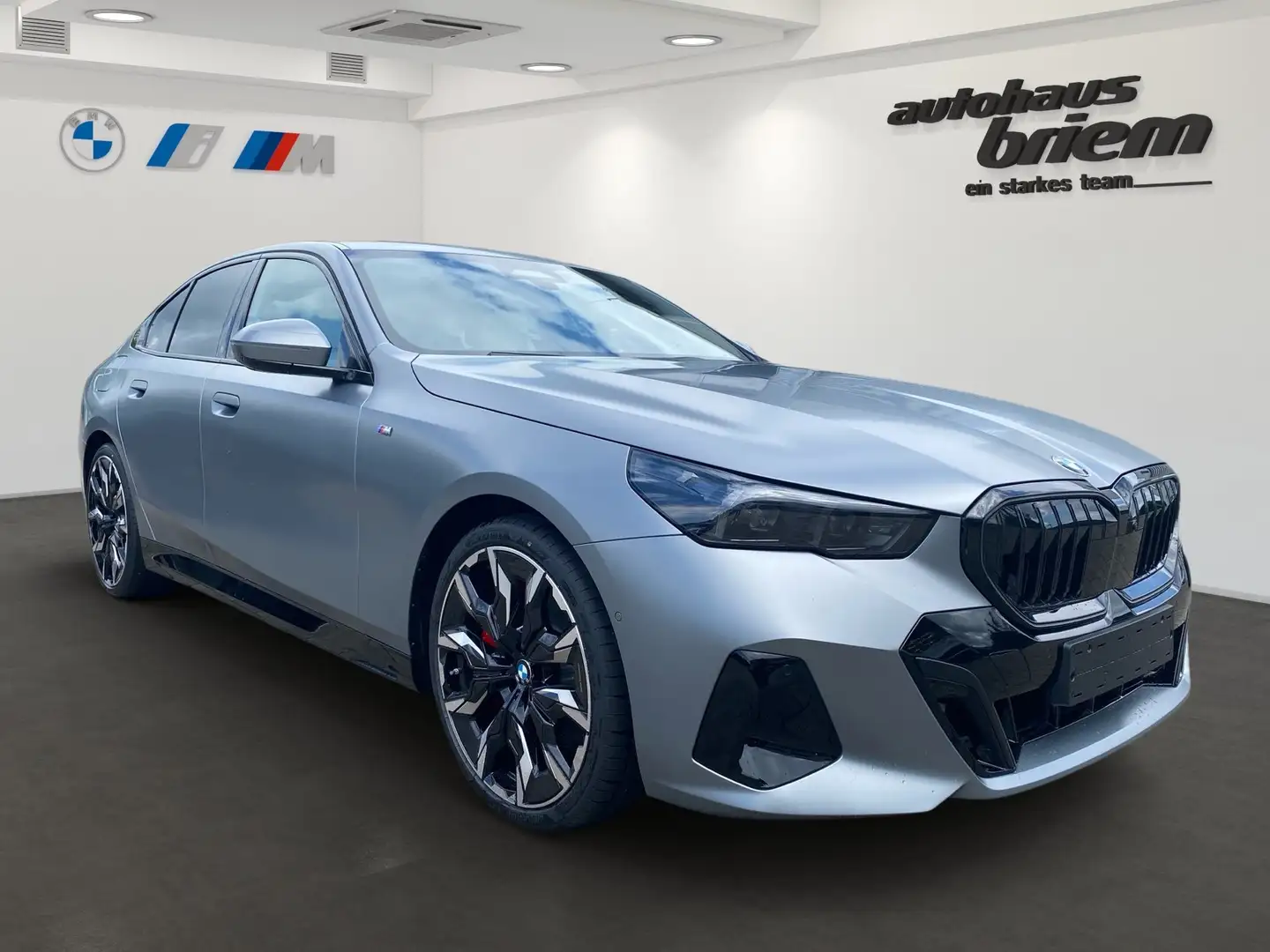 BMW 540 d xDrive Limousine, M Sportpaket,SOMMERAKTION Šedá - 2