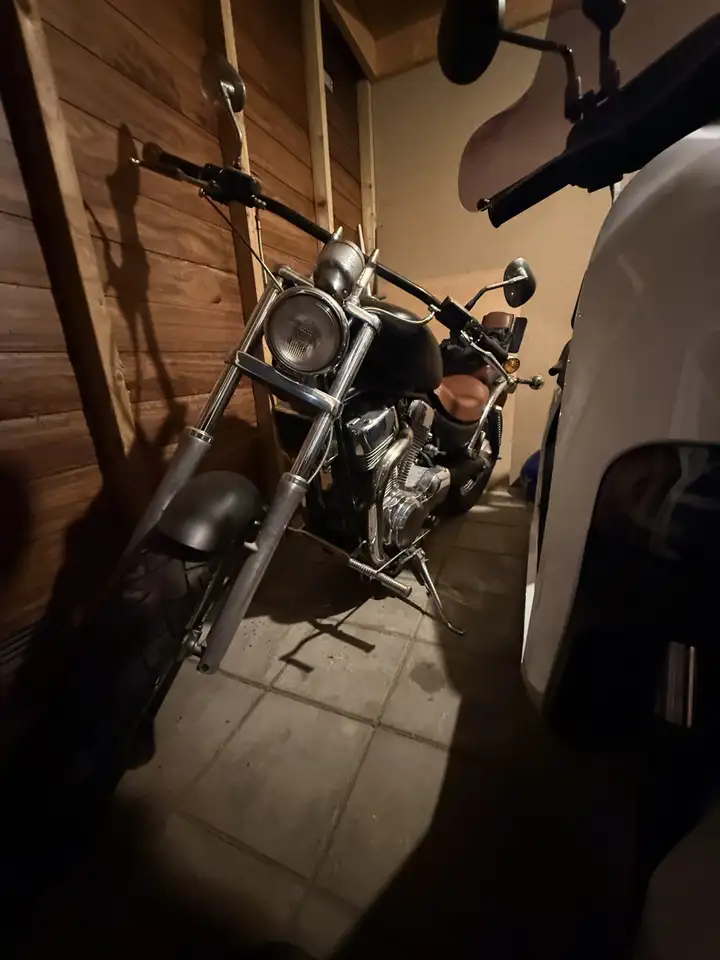 Suzuki Intruder C