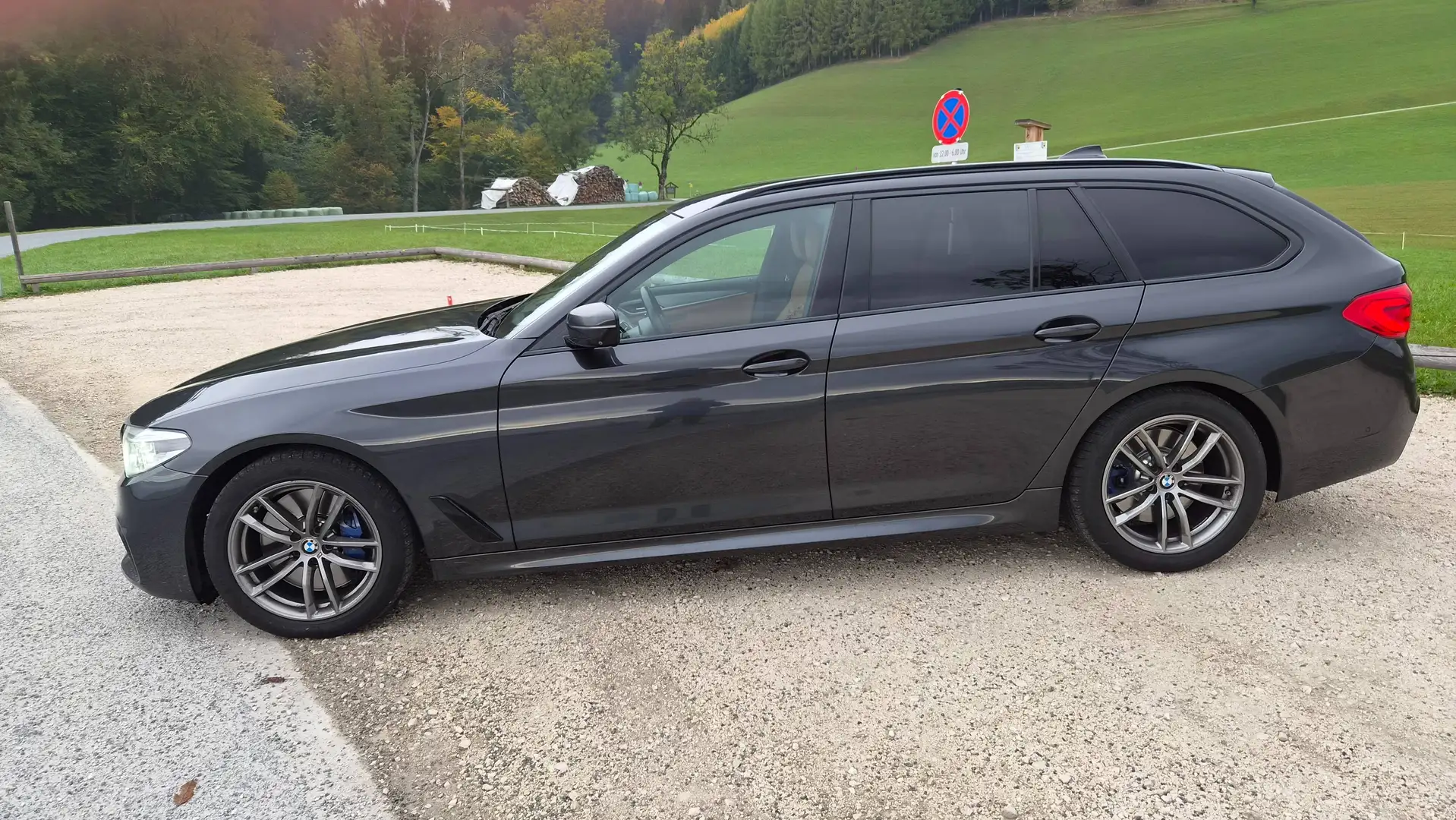 BMW 540 540i Touring xDrive Aut. Grau - 1