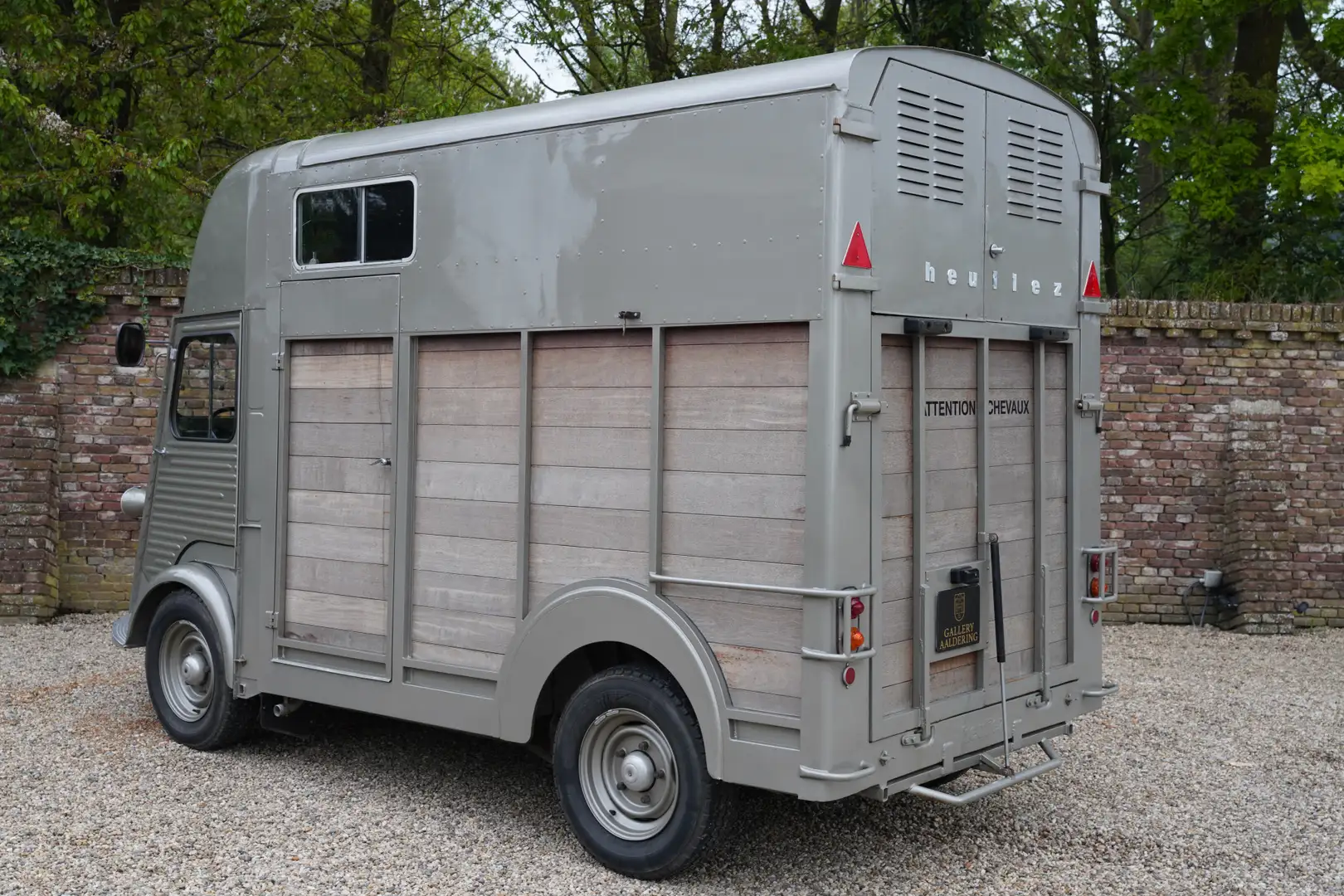 Citroen HY Heuliez "Horse Transporter" Fully restored and Gris - 2