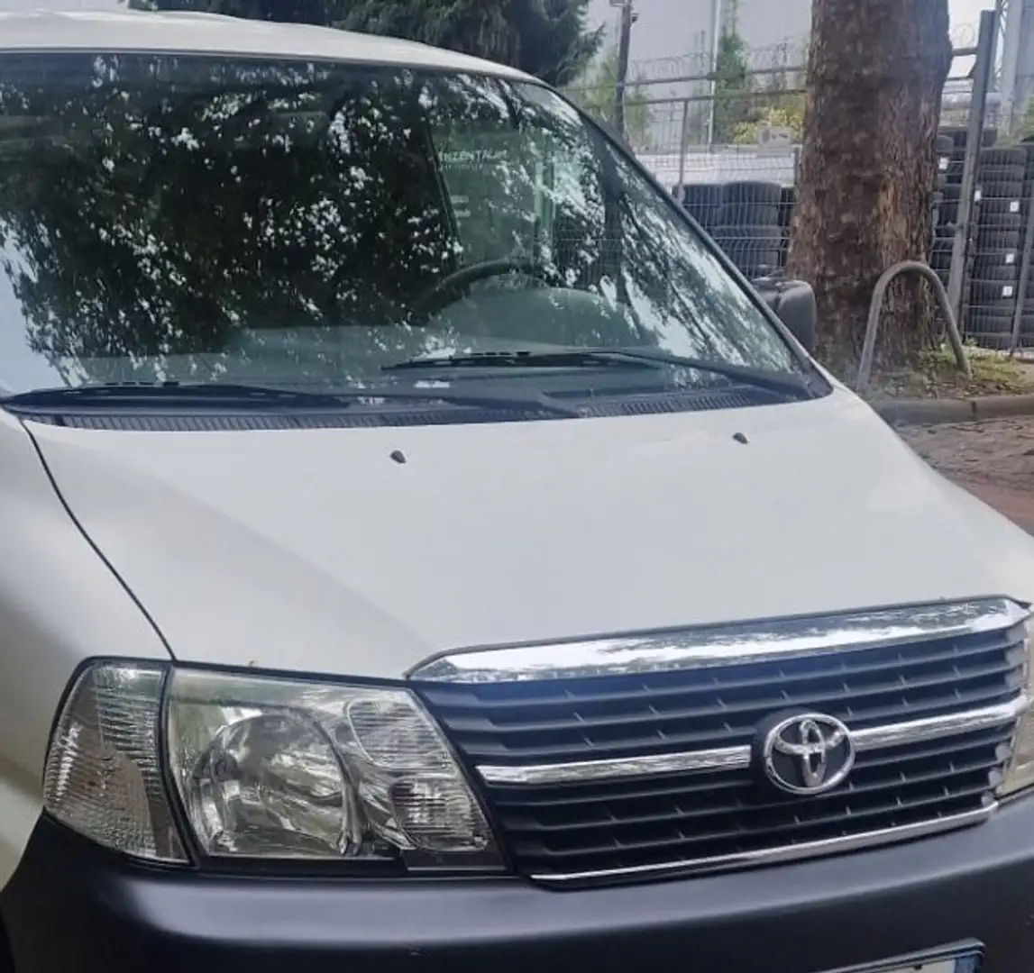 Toyota Hiace D-4D GL - 2