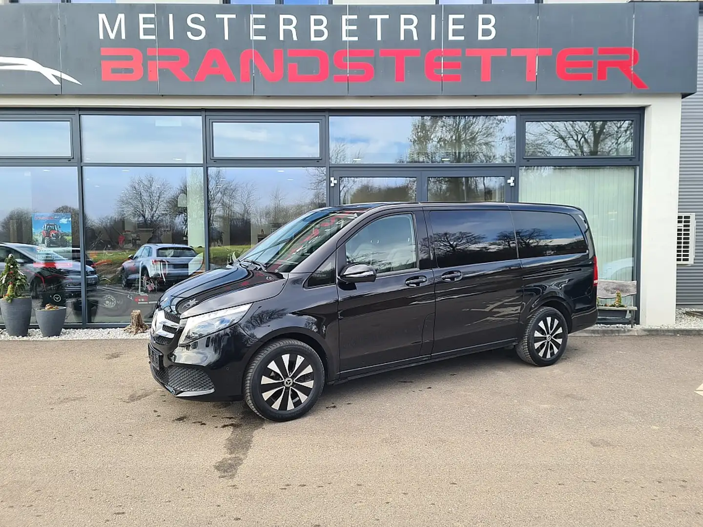 Mercedes-Benz V 220 d Kombi 4MATIC lang Basis Aut. Schwarz - 1