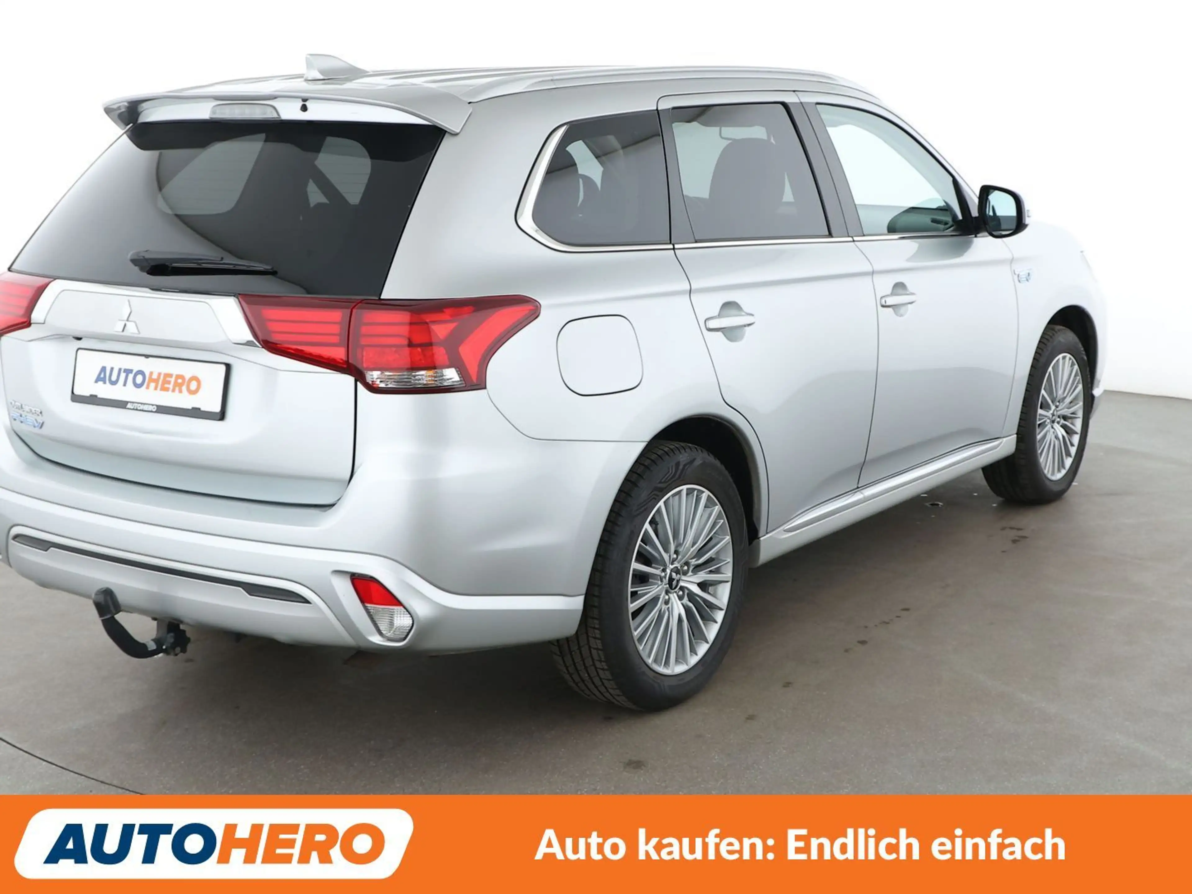 Mitsubishi Outlander 2.4 PHEV 4WD Aut.*NAV*TEMPO*CAM*SHZ*AHK*ALU* — photo 6