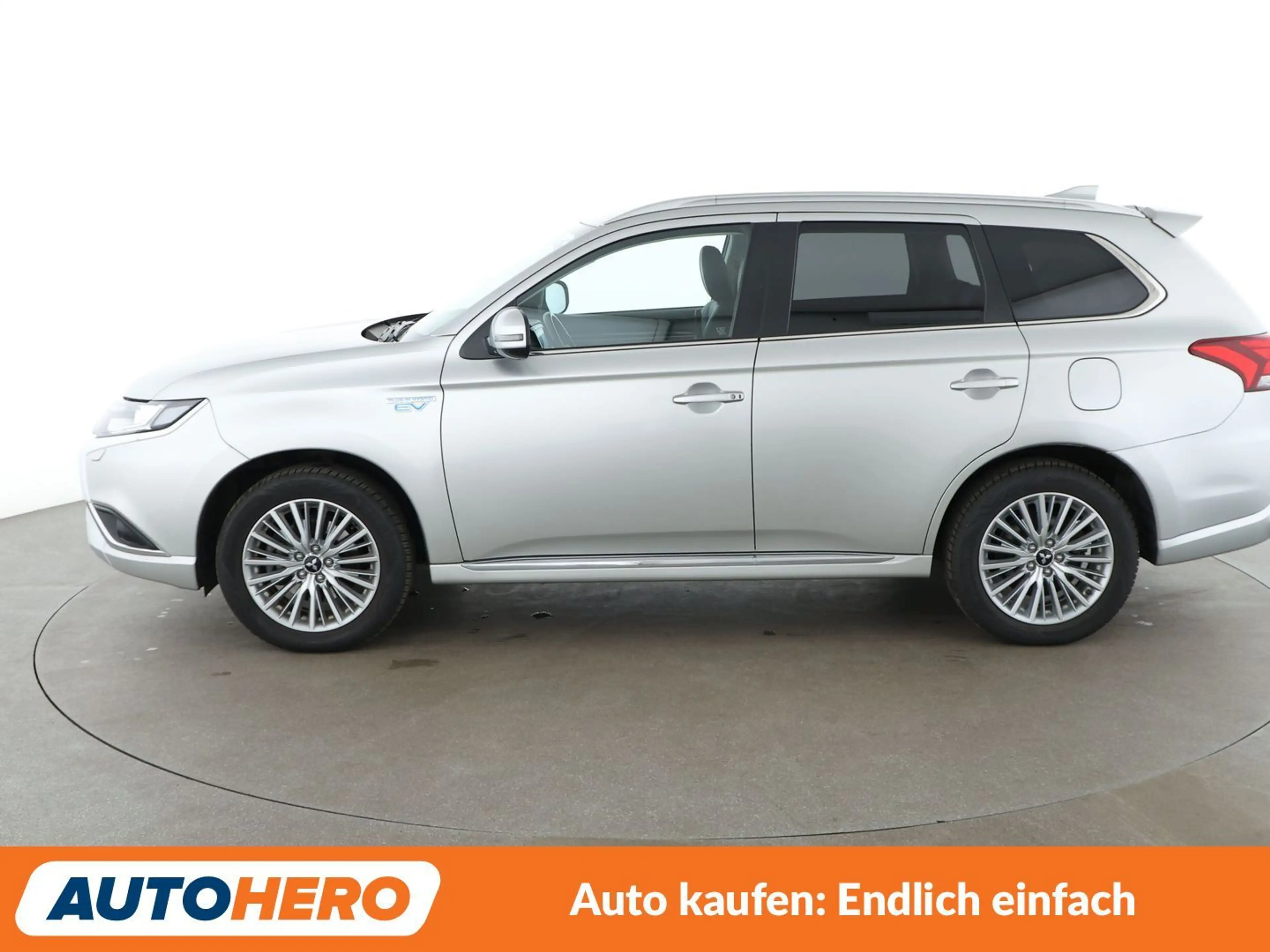 Mitsubishi Outlander 2.4 PHEV 4WD Aut.*NAV*TEMPO*CAM*SHZ*AHK*ALU* — photo 3