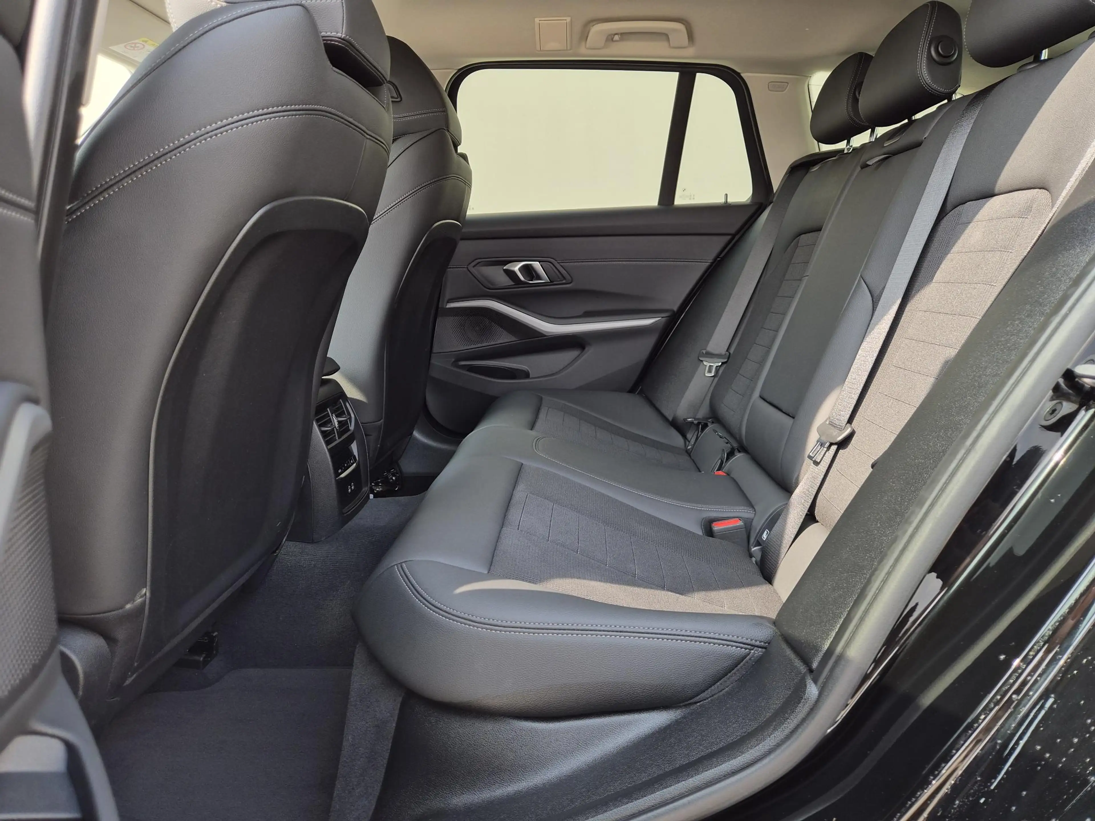 BMW 330 3-serie Touring 330e / SOH 95% / Dealer onderhoude — photo 11