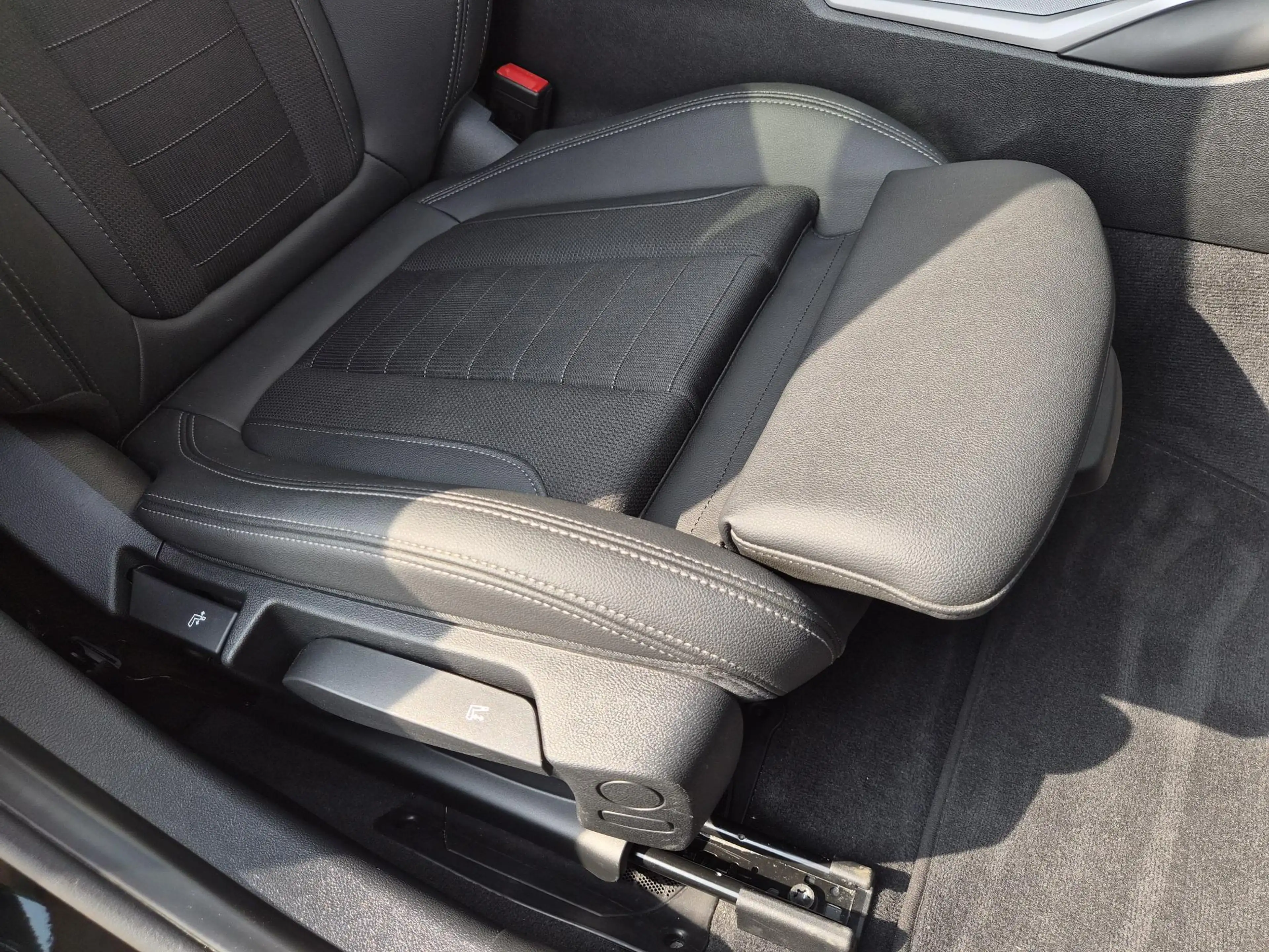 BMW 330 3-serie Touring 330e / SOH 95% / Dealer onderhoude — photo 33