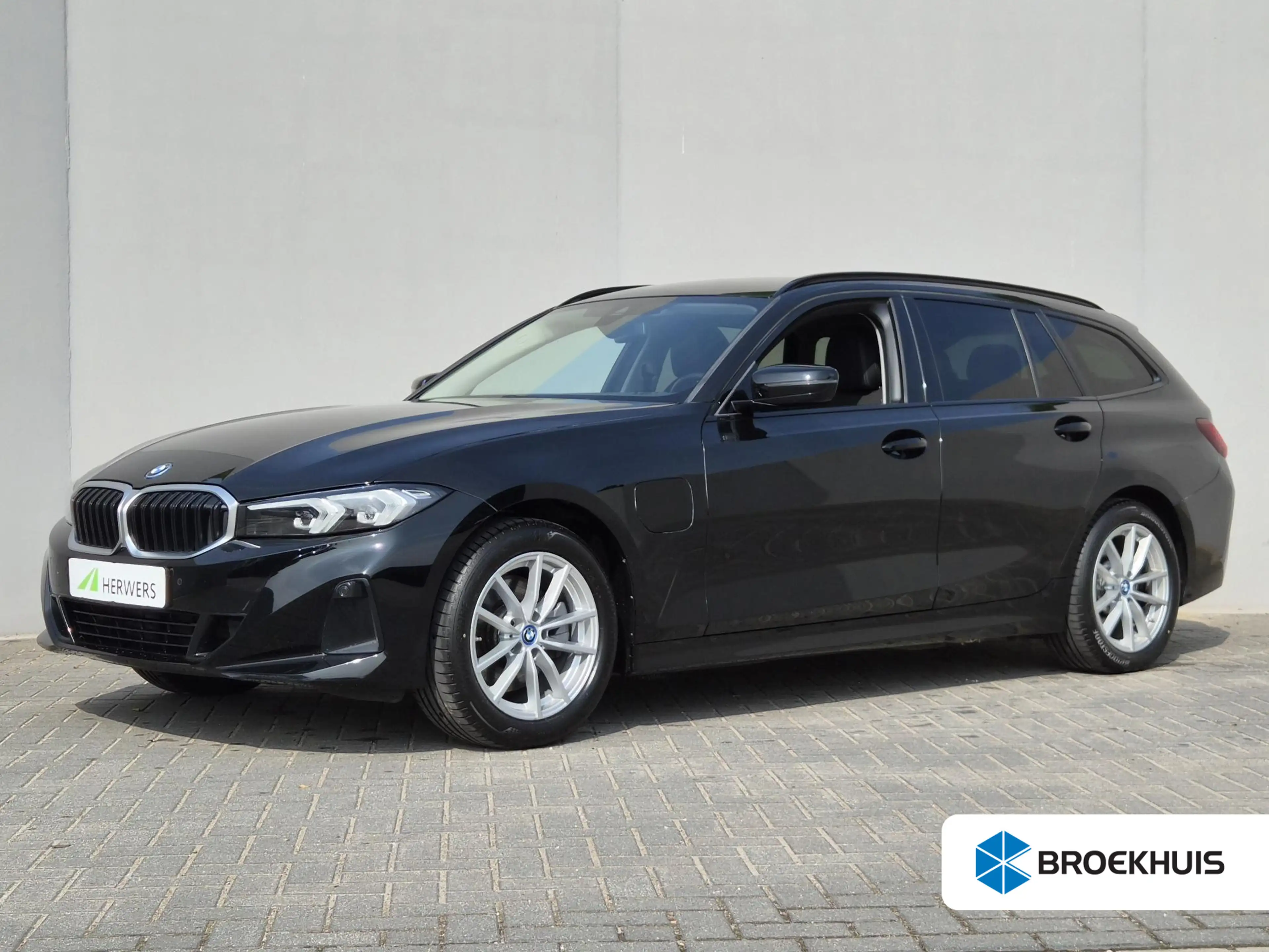 BMW 330 3-serie Touring 330e / SOH 95% / Dealer onderhoude
