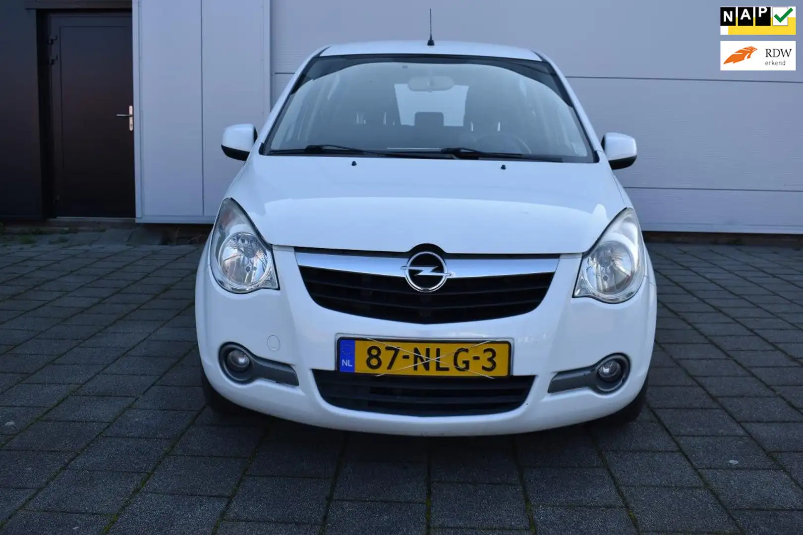 Opel Agila 1.0 Edition LPG.airco .km nap,nieuwe apk Wit - 1