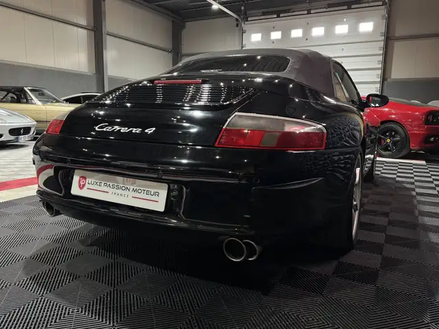 Porsche 911 view 9
