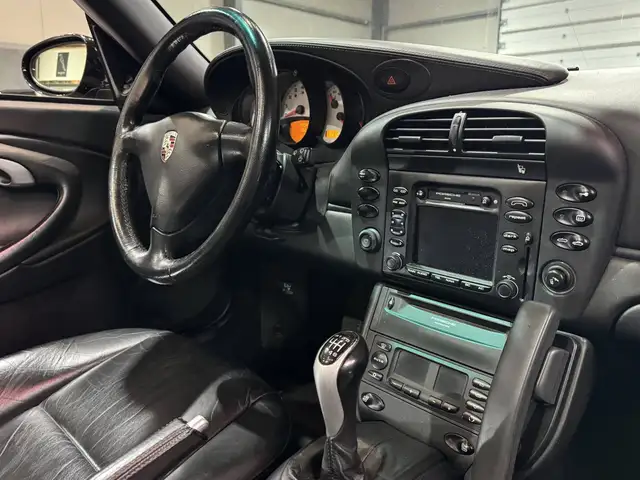 Porsche 911 view 12