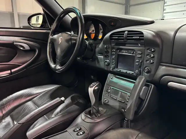 Porsche 911 view 11