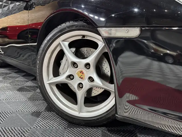 Porsche 911 view 4