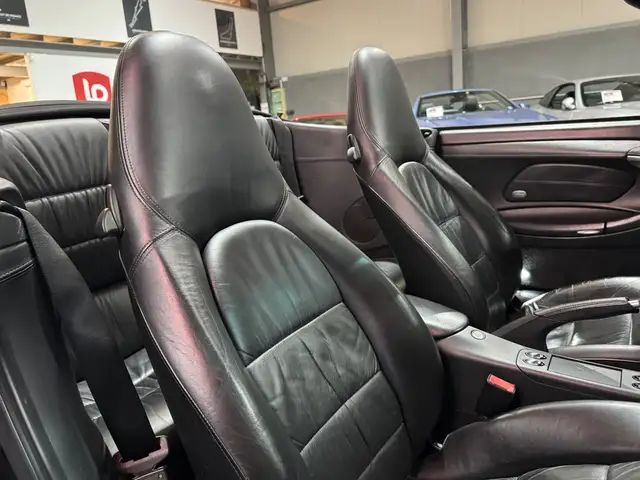 Porsche 911 view 13