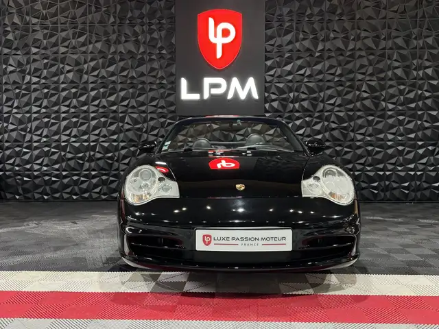 Porsche 911 view 2