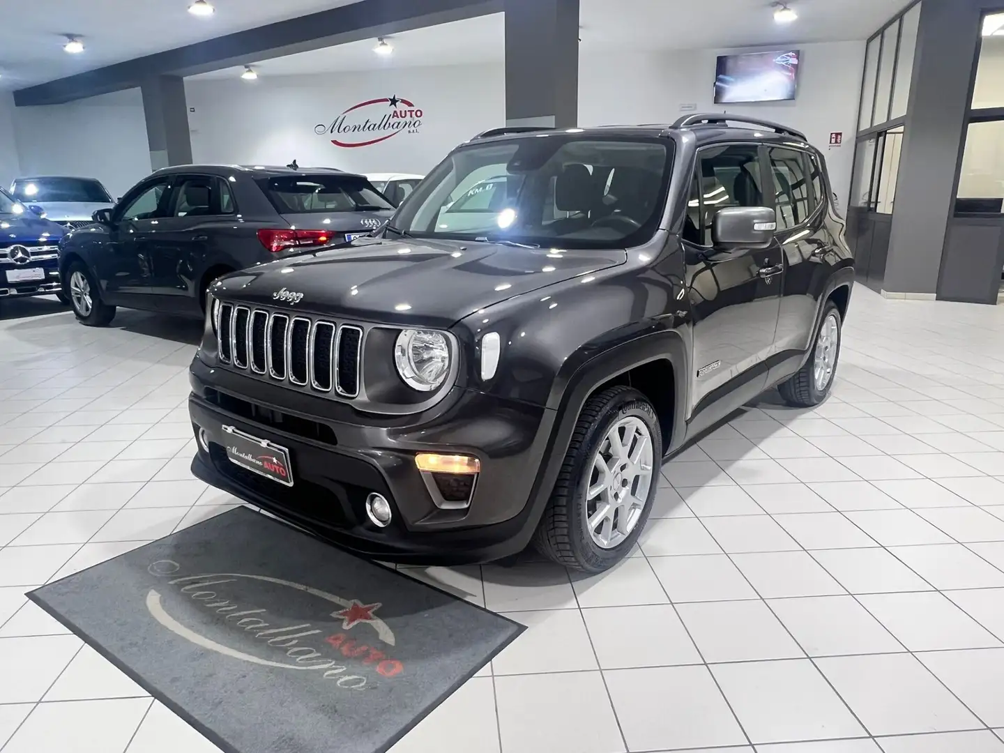 Jeep Renegade 1.6 Mjt 130 CV Limited Grijs - 1
