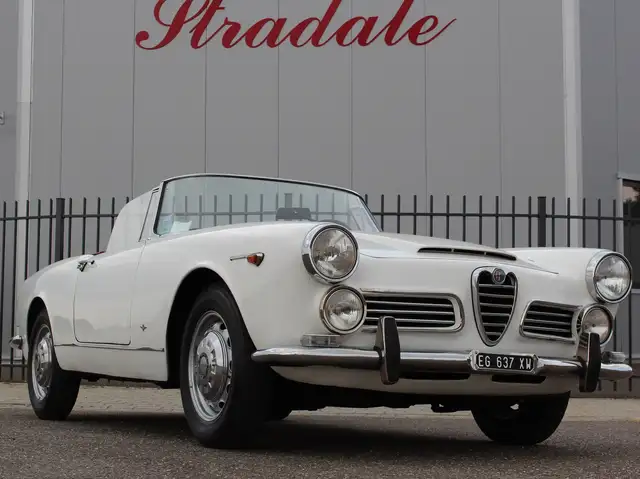 Alfa Romeo Spider 2600 Touring Spider