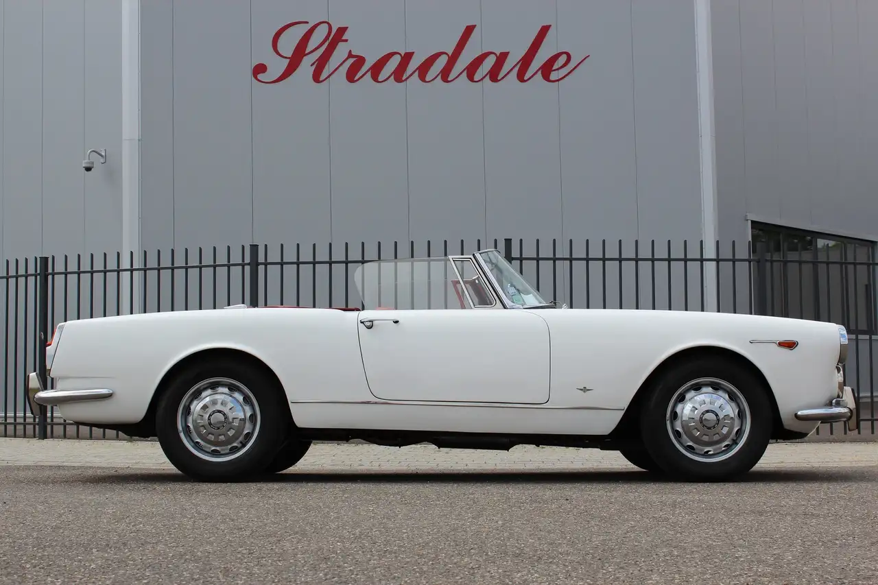 Alfa Romeo Spider 2600 Touring Spider, foto 3