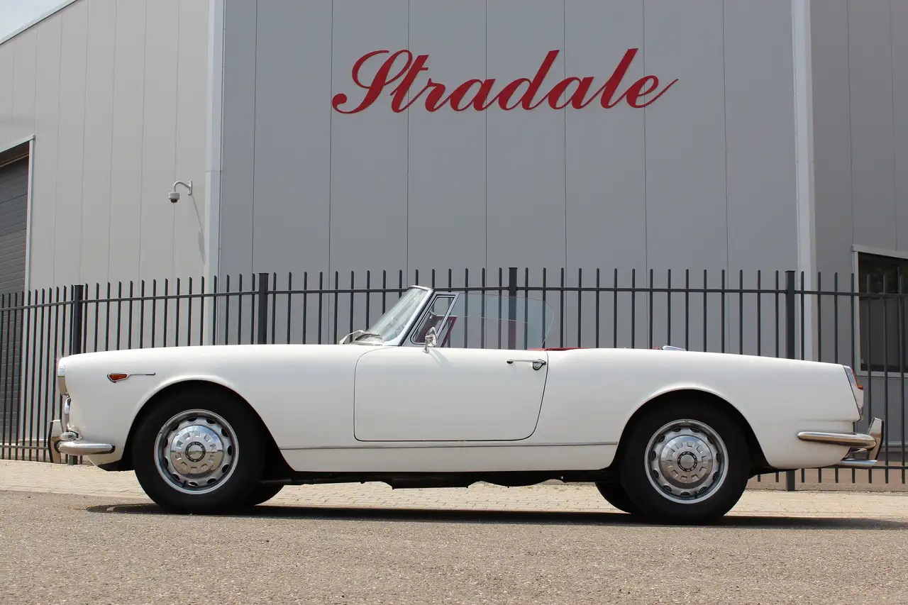 Alfa Romeo Spider 2600 Touring Spider, foto 4