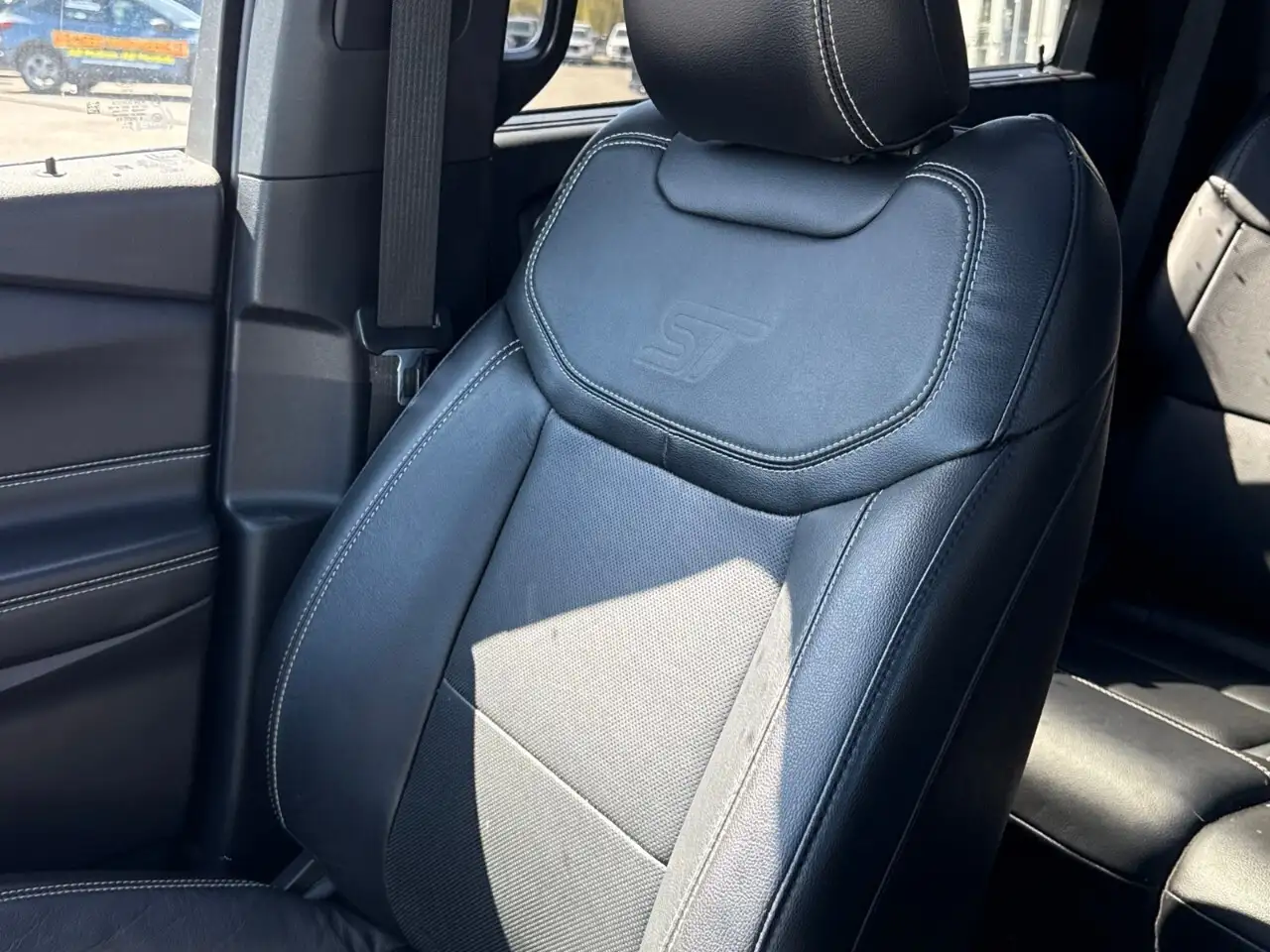 Ford Explorer снимка Ford Explorer