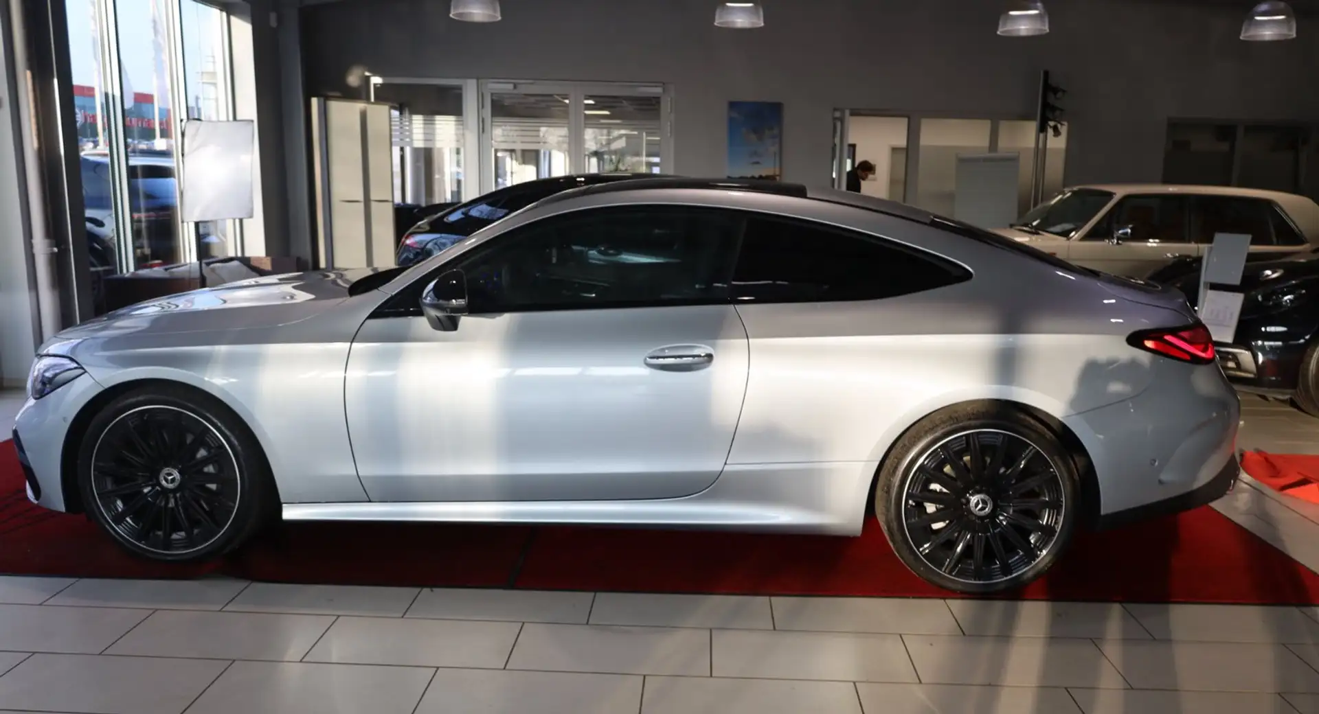 Mercedes-Benz CLE 300 4Matic AMG Line Premium Silber - 2