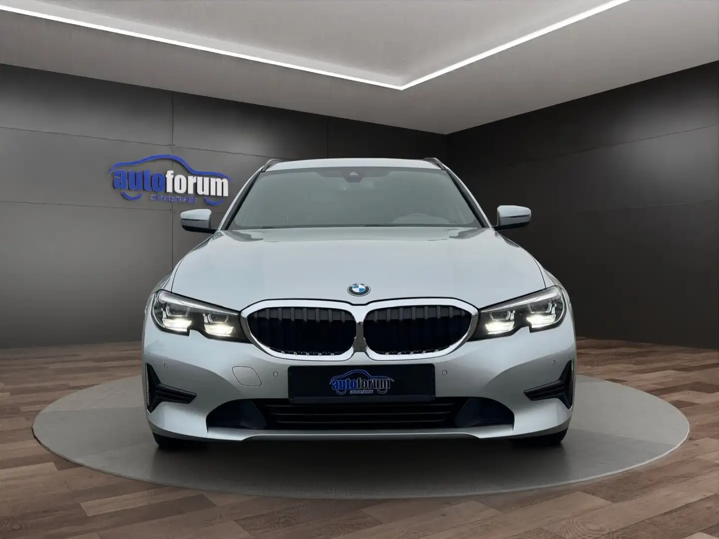 BMW 330 e Touring Advantage °AHK°NAVI PROF°LIVECP°LED Silber - 2
