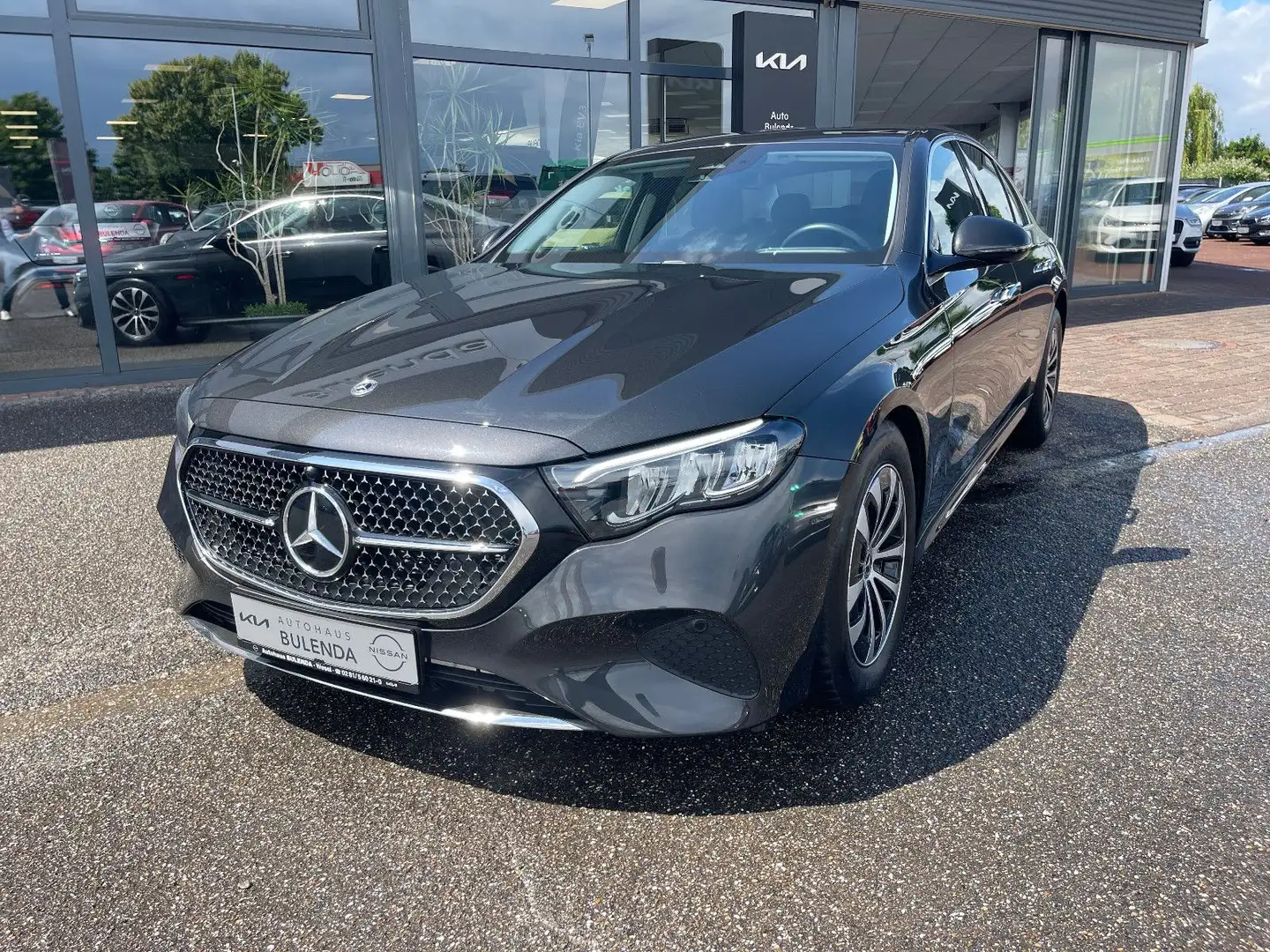 Mercedes-Benz E 200 Lim. Avantgarde Advanced Grau - 2