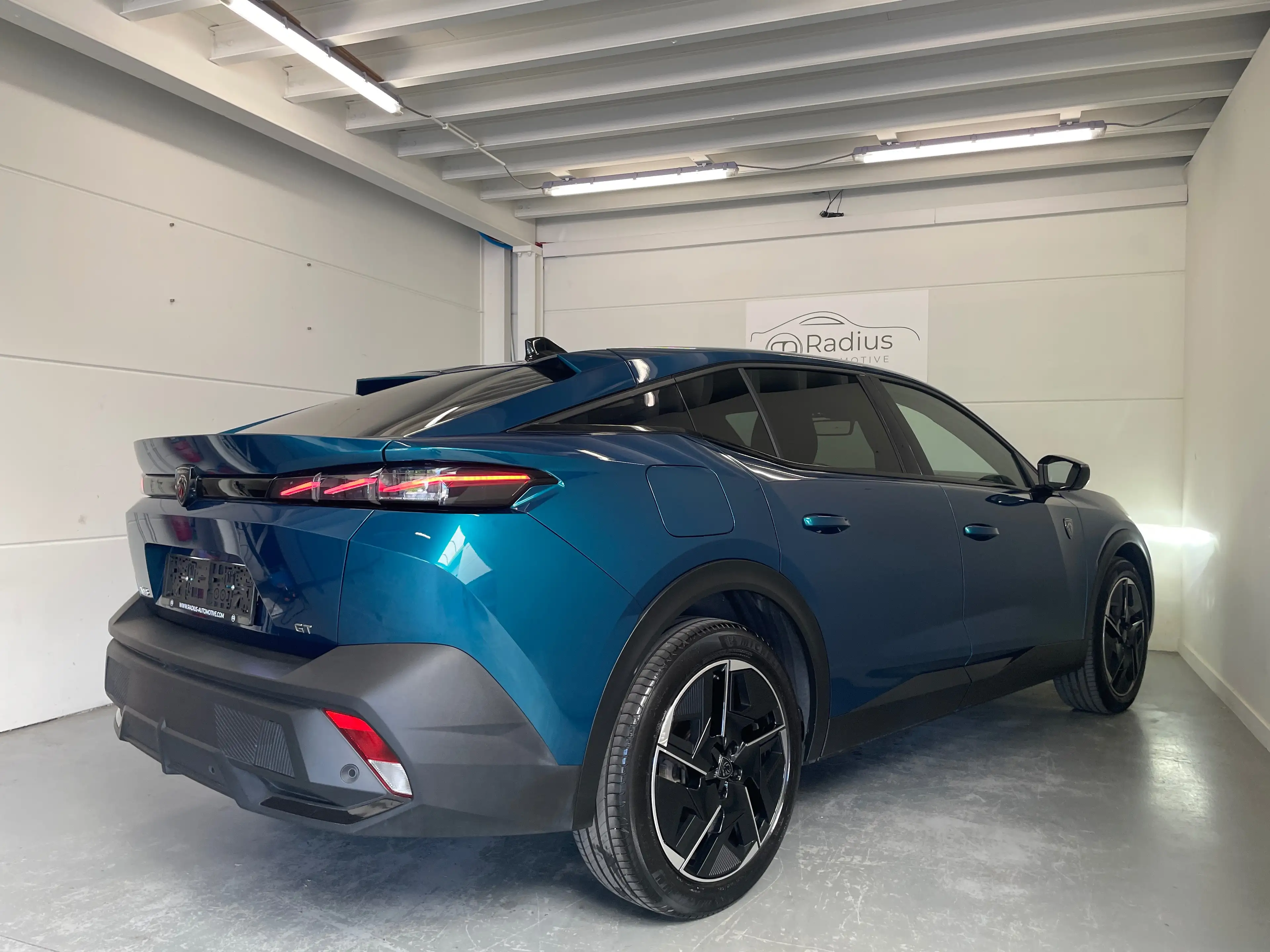 Peugeot 408 408 1.2 Turbo MHEV GT — photo 3