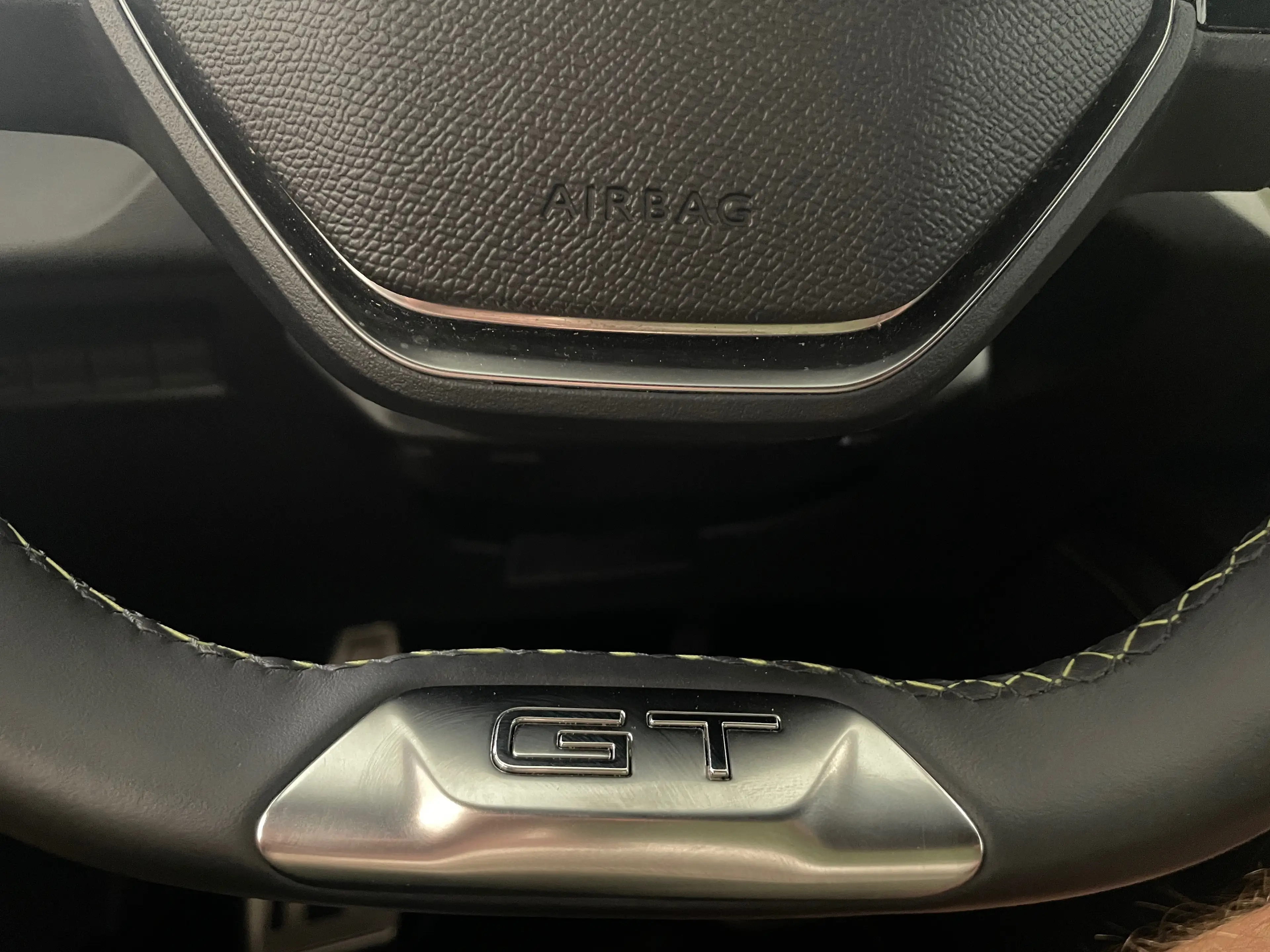 Peugeot 408 408 1.2 Turbo MHEV GT — photo 12