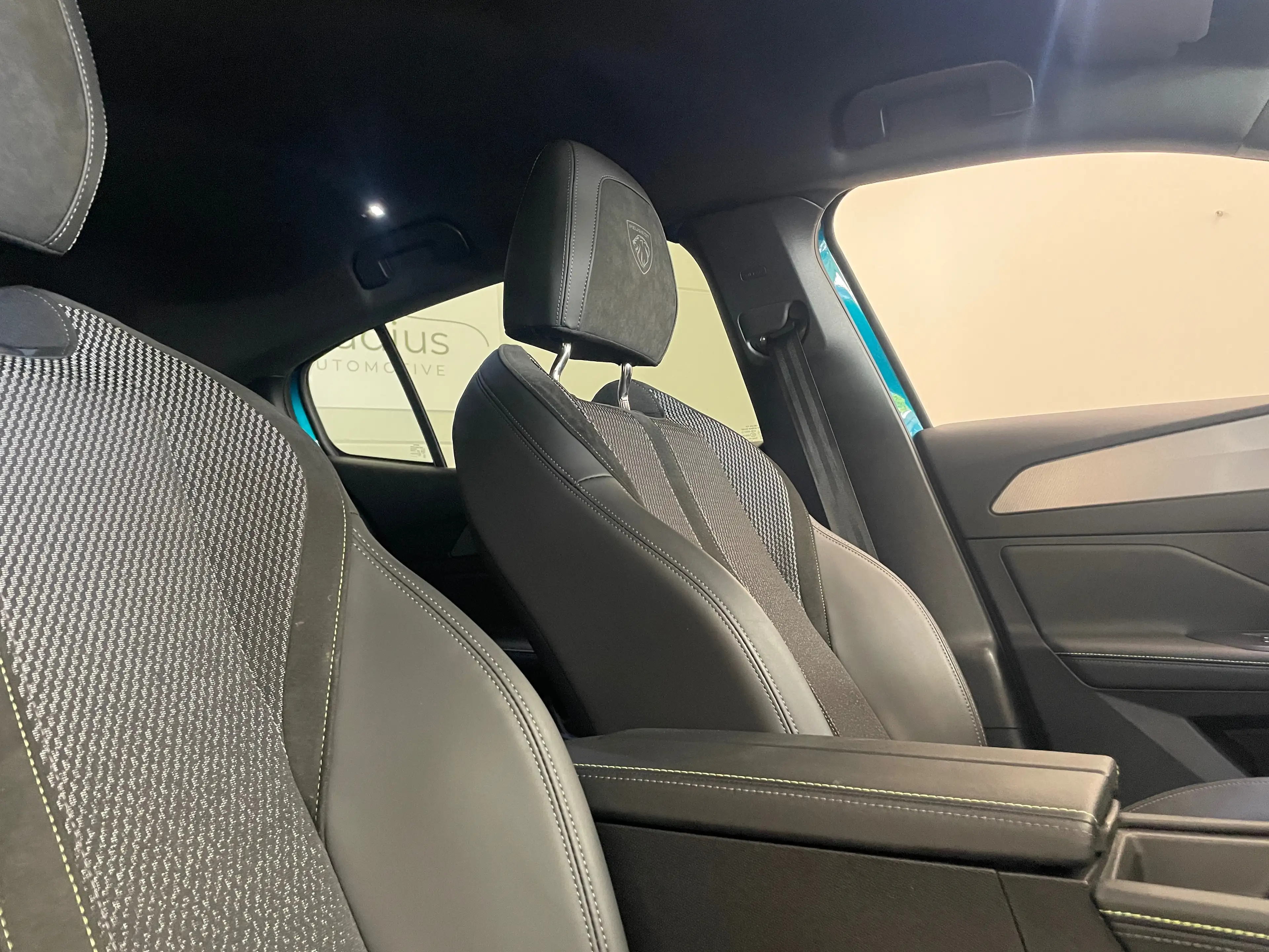 Peugeot 408 408 1.2 Turbo MHEV GT — photo 8