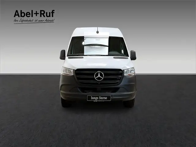 Mercedes-Benz Sprinter view 2