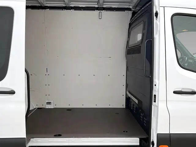 Mercedes-Benz Sprinter view 10