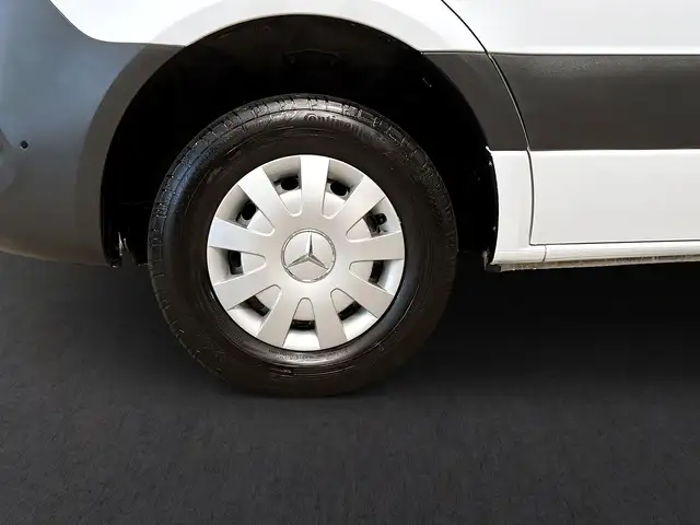 Mercedes-Benz Sprinter view 4