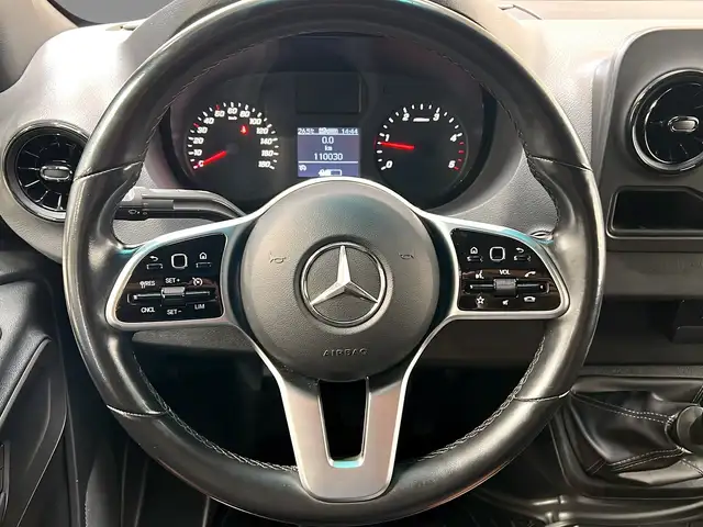 Mercedes-Benz Sprinter view 15