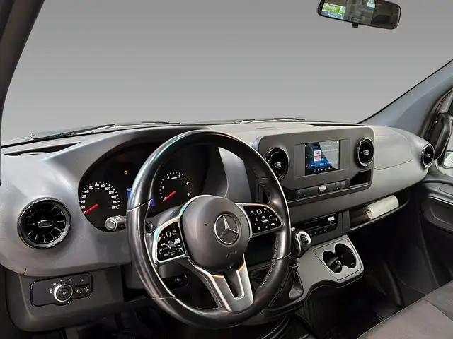 Mercedes-Benz Sprinter view 11