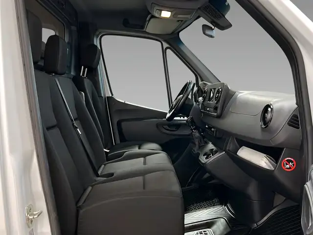 Mercedes-Benz Sprinter view 12