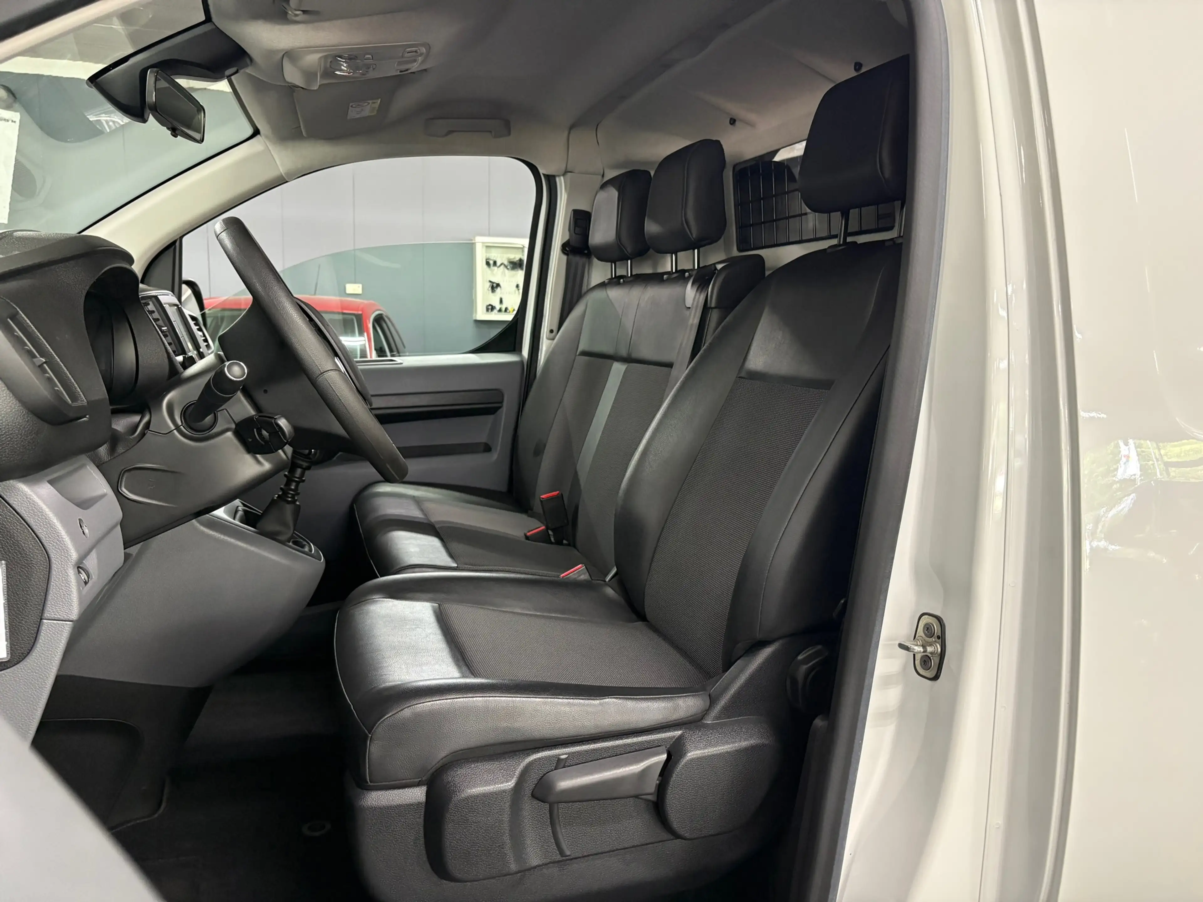 Peugeot Expert 1.5 BlueHDI 100 Standard Premium/ NL auto/ Eerste — photo 8