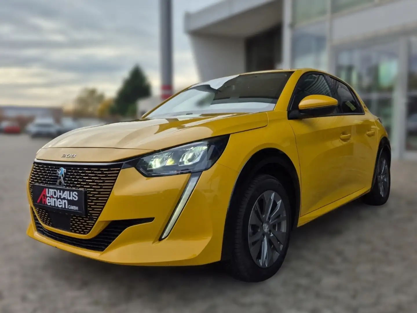 Peugeot 208 e- Allure Pack Navi LED ACC Klimaautom Fahrerprofi Jaune - 2