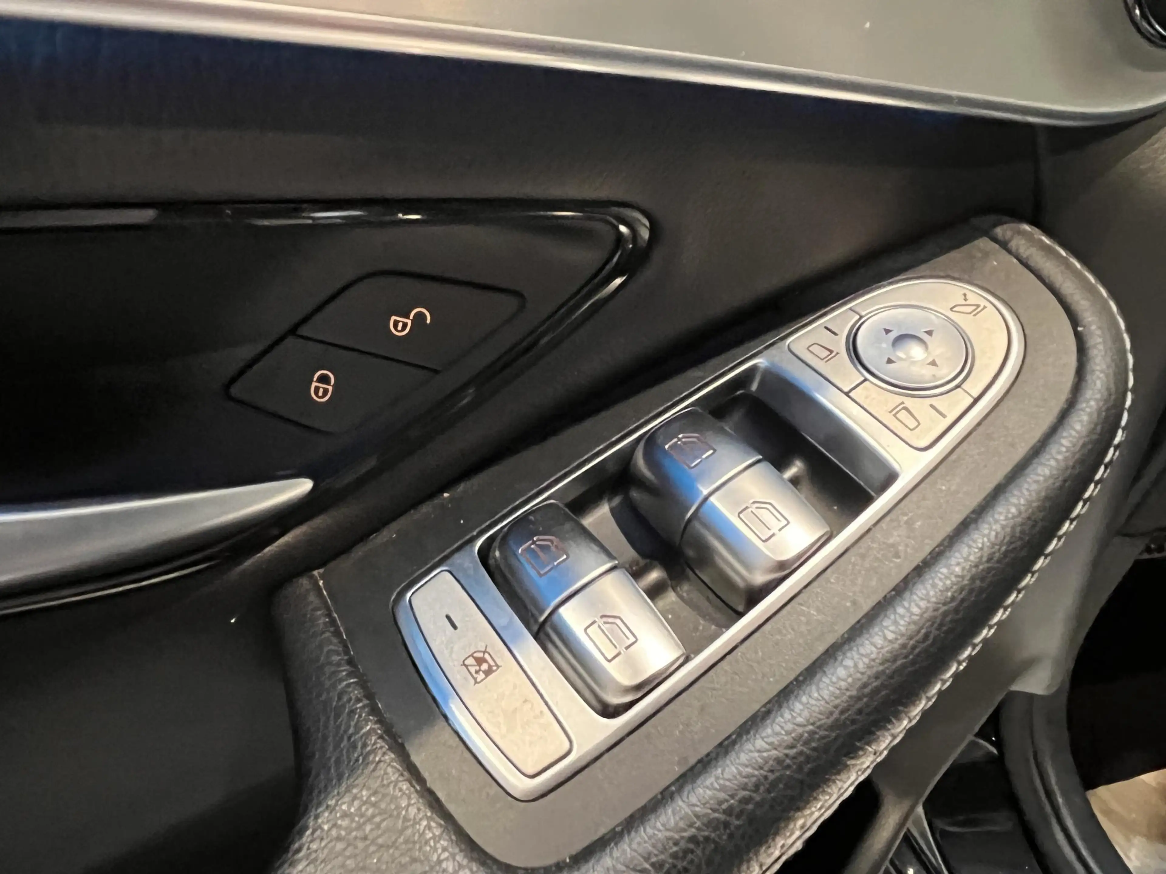 Mercedes-Benz GLC 220 d 125kW 4MATIC AMG — photo 12