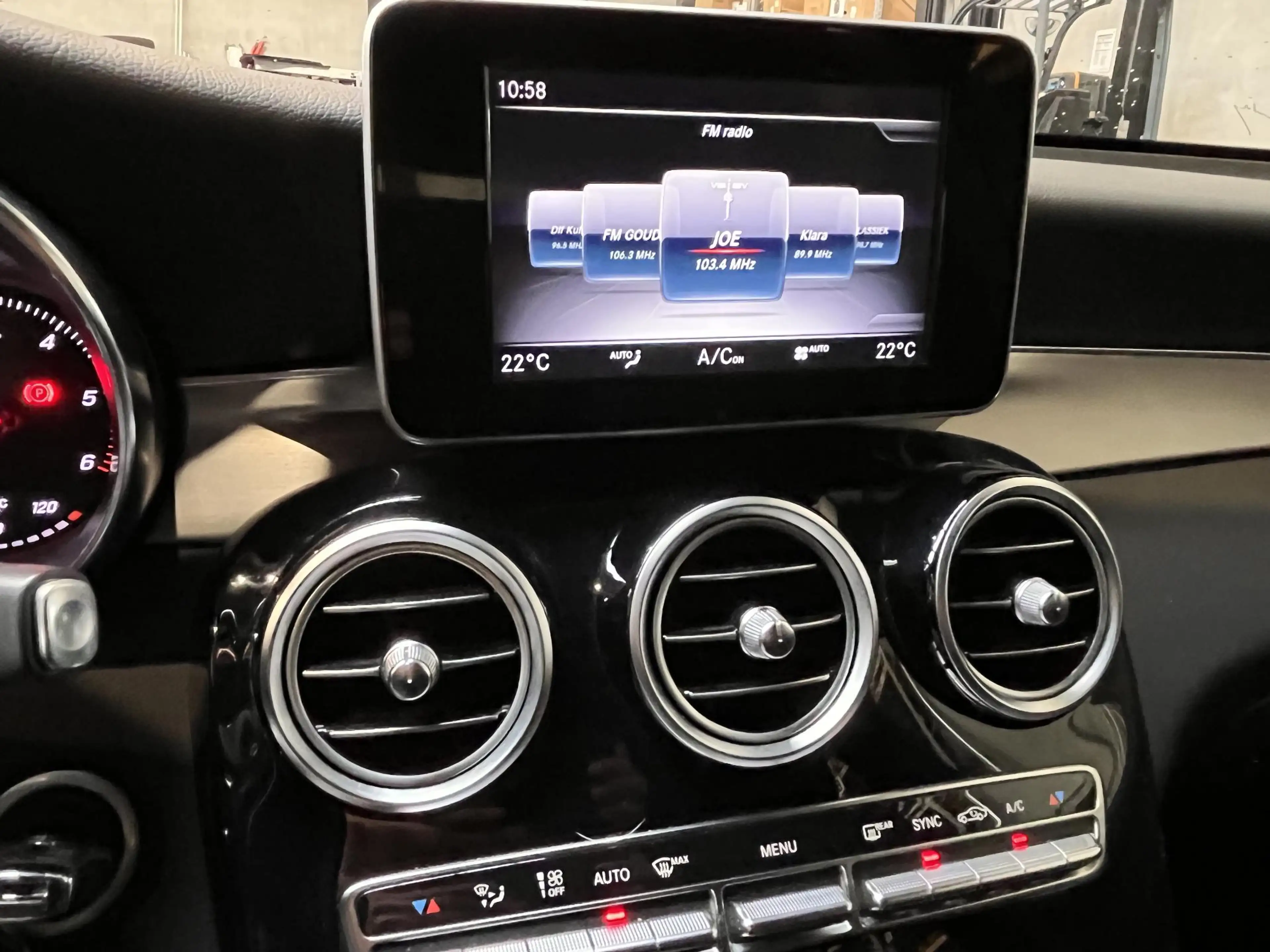 Mercedes-Benz GLC 220 d 125kW 4MATIC AMG — photo 14