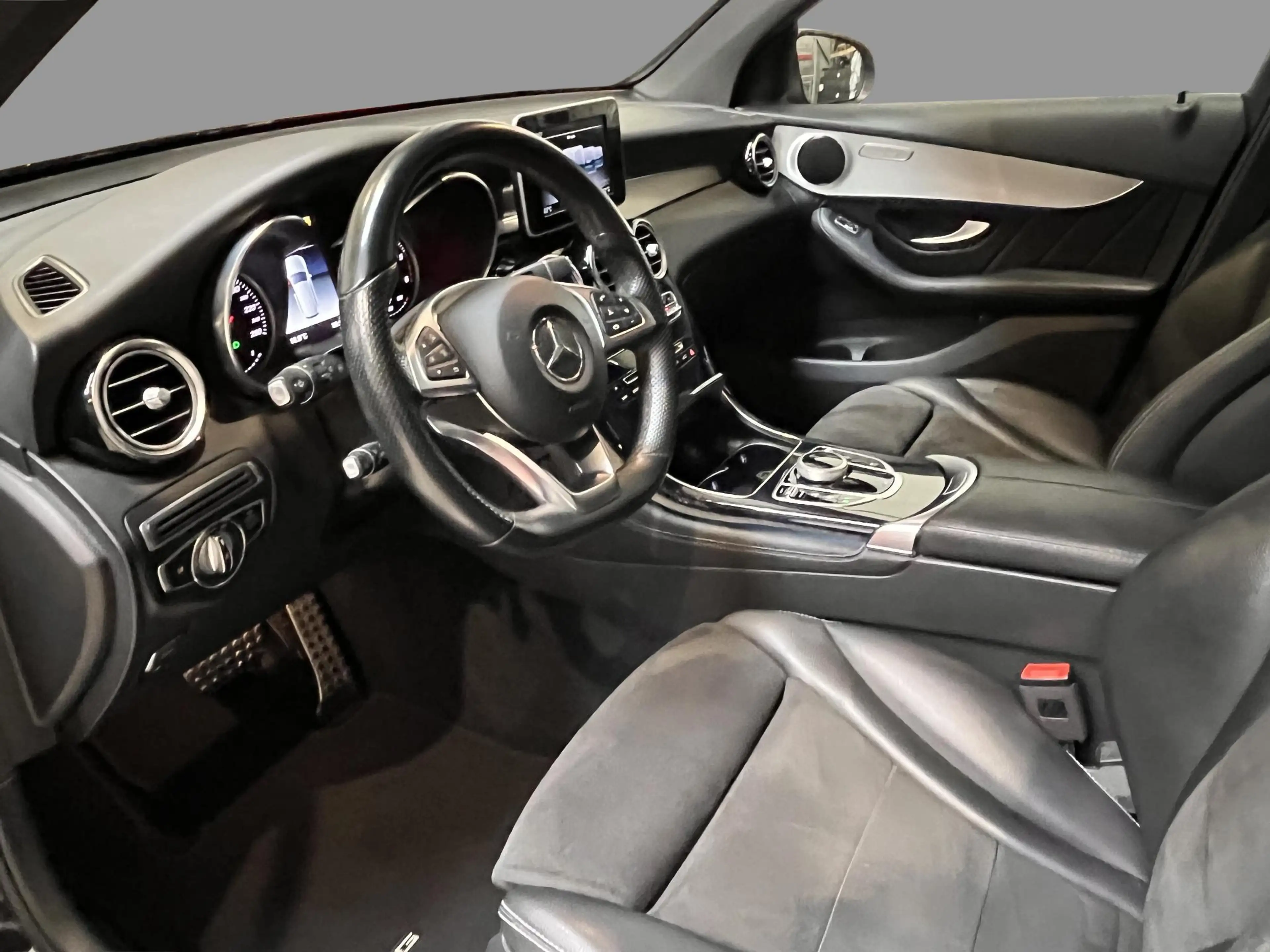 Mercedes-Benz GLC 220 d 125kW 4MATIC AMG — photo 10