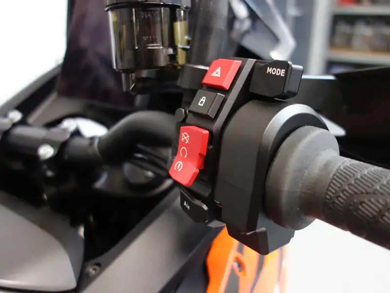 KTM 1390 SUPER ADVENTURE - foto 5