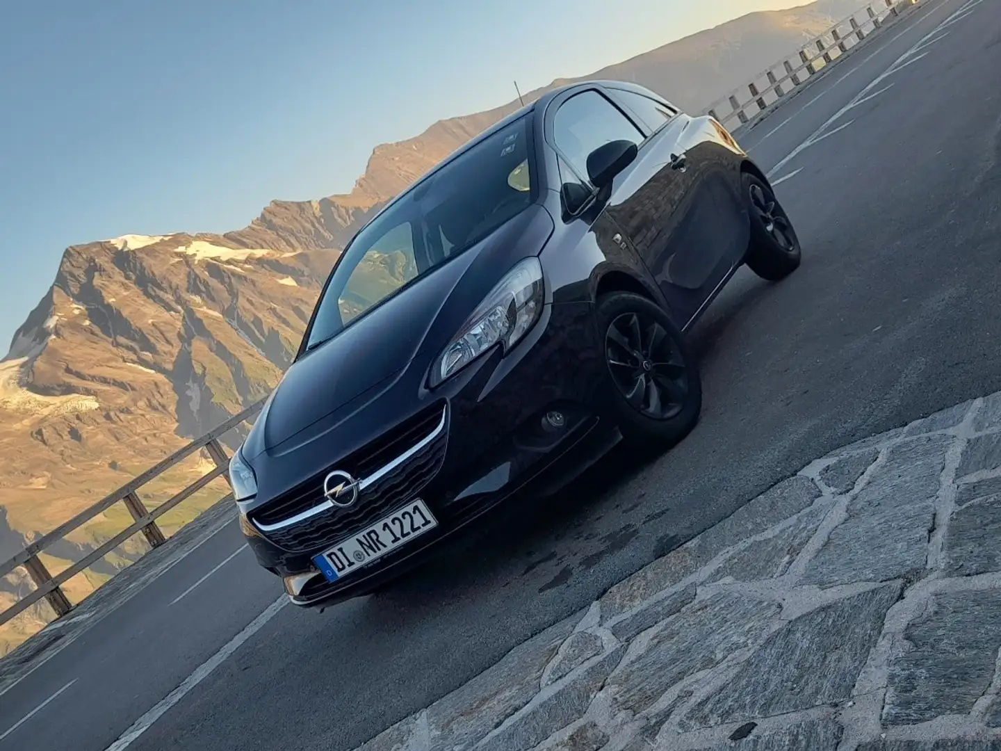 Opel Corsa 1.4 Turbo Start/Stop 120 Jahre Blau - 1