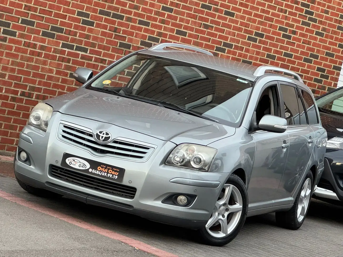 Toyota Avensis // FULL OPINION // PARFAIT ÉTAT // Zilver - 1