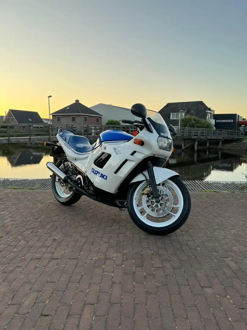 Suzuki GSX 600 Tour GZX 600F Wit - 1