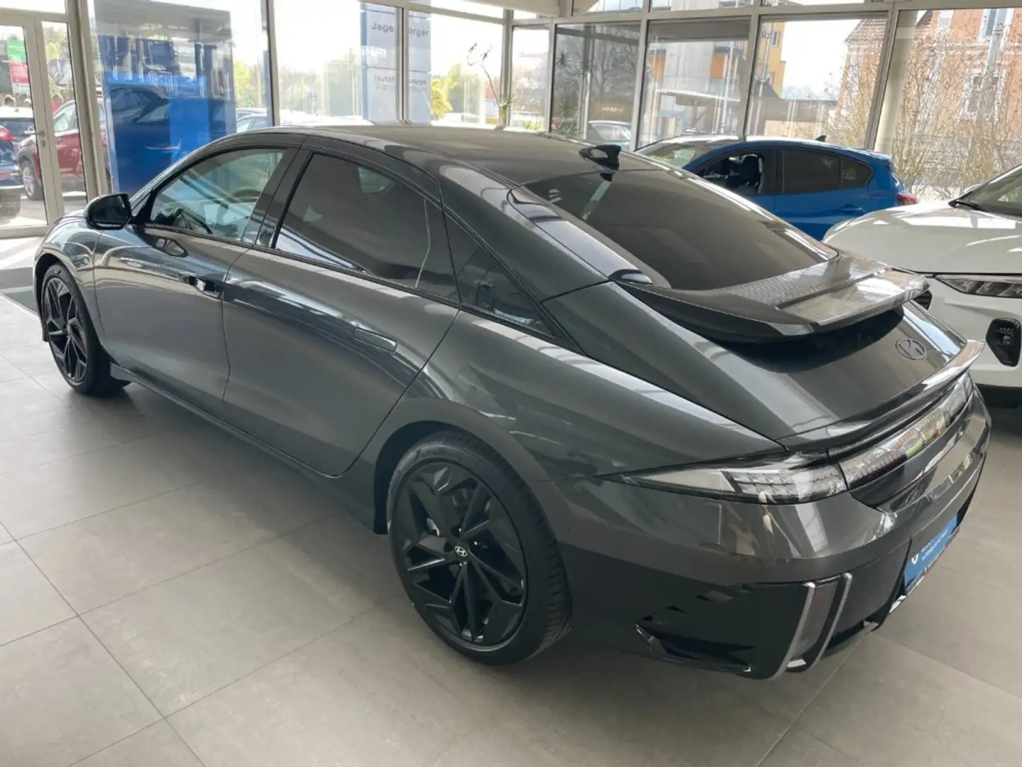 Hyundai IONIQ 6 BLACK Edition 77,4 kWh i Grau - 2