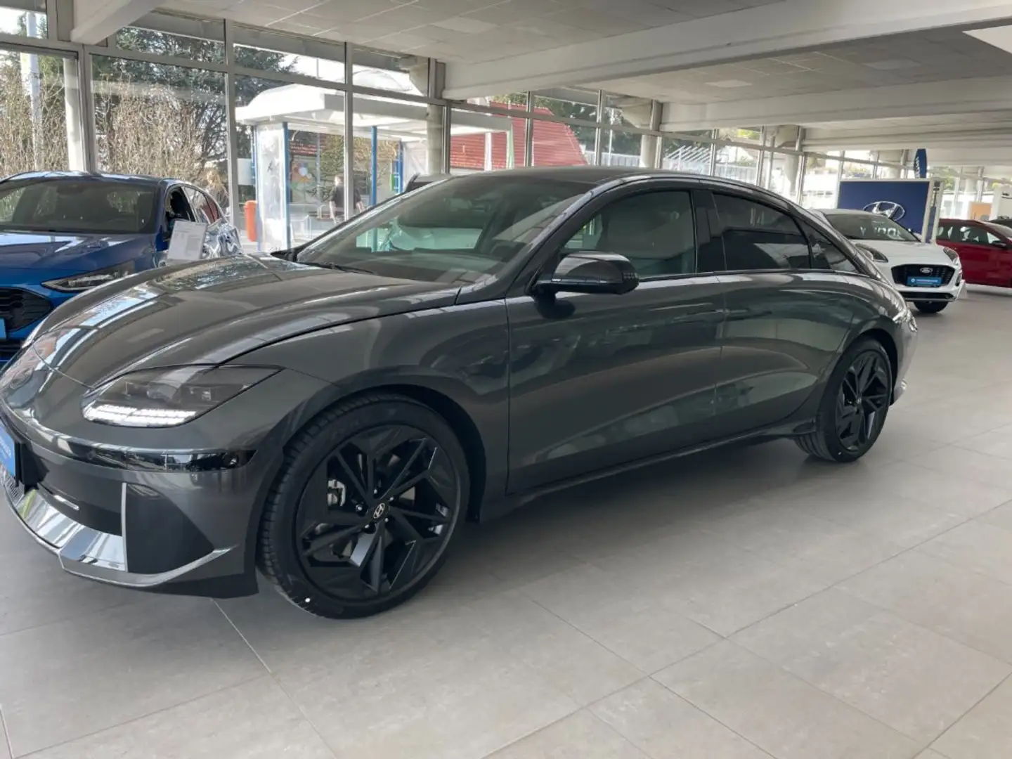 Hyundai IONIQ 6 BLACK Edition 77,4 kWh i Grau - 1