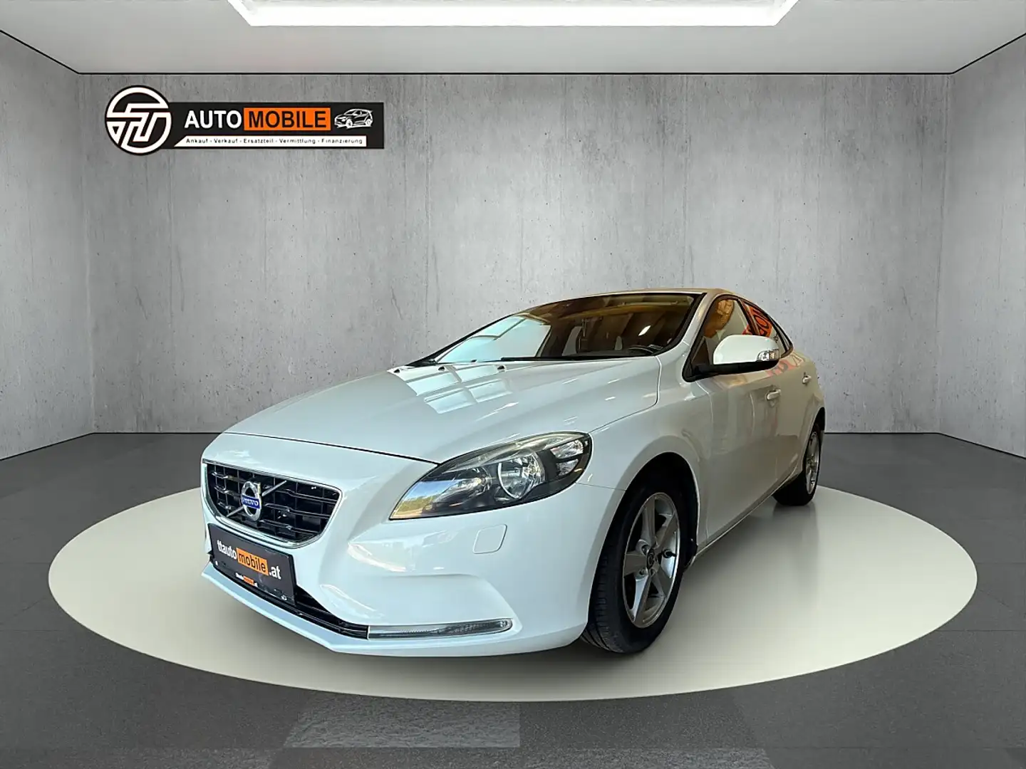 Volvo V40 Kinetic D2 Weiß - 1