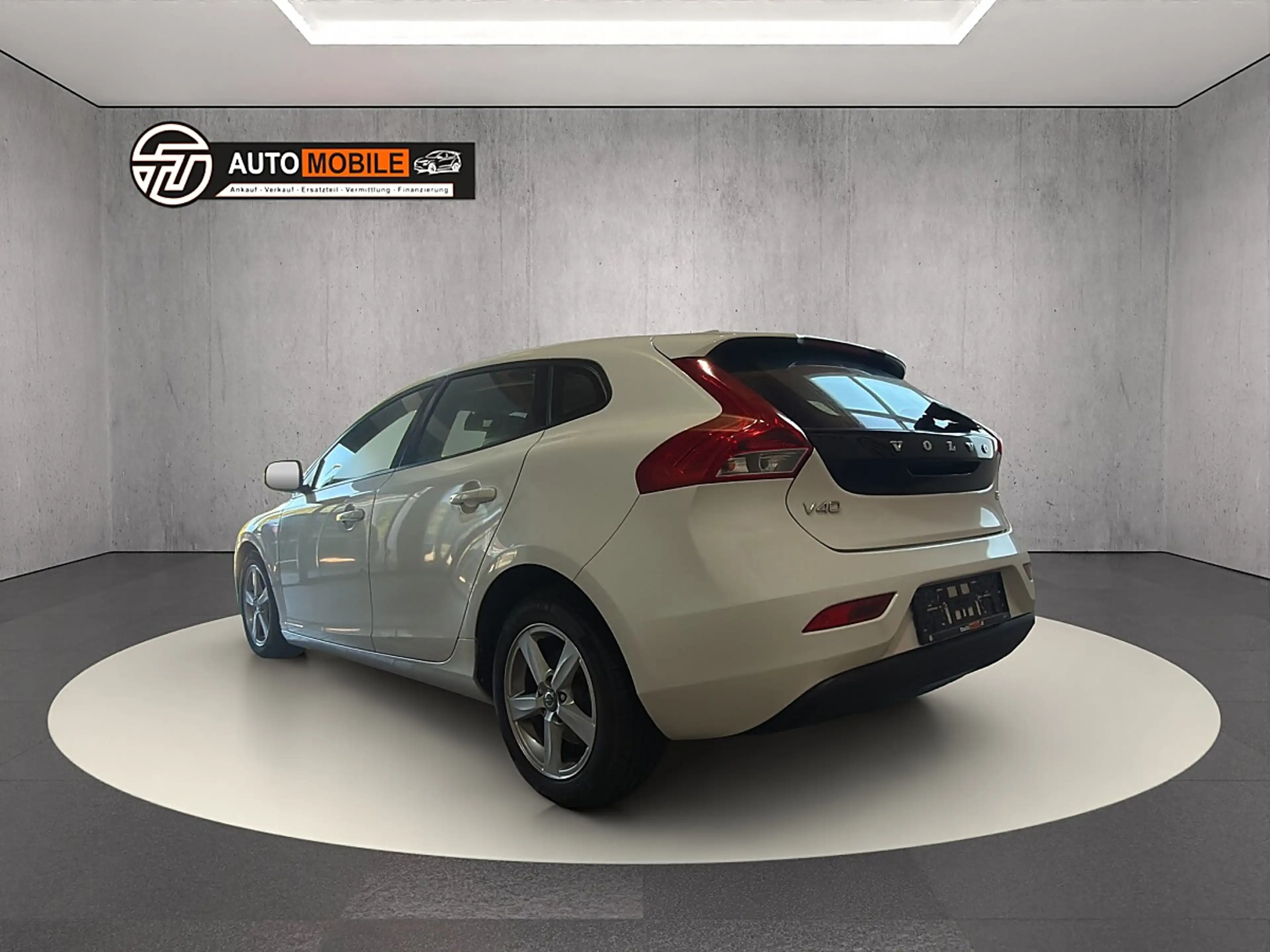 Volvo V40 Kinetic D2 — photo 9